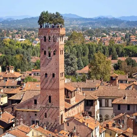 Capannori Stylish Townhouse