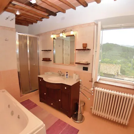 Capannori Stylish Townhouse Castelvecchio (Pisa)