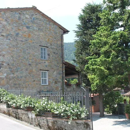 Capannori Stylish Townhouse *