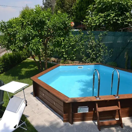 Capannori Stylish Townhouse *